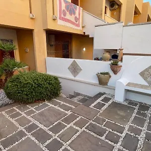 Con Giardino A Due Passi Dal Mare. Appartamento